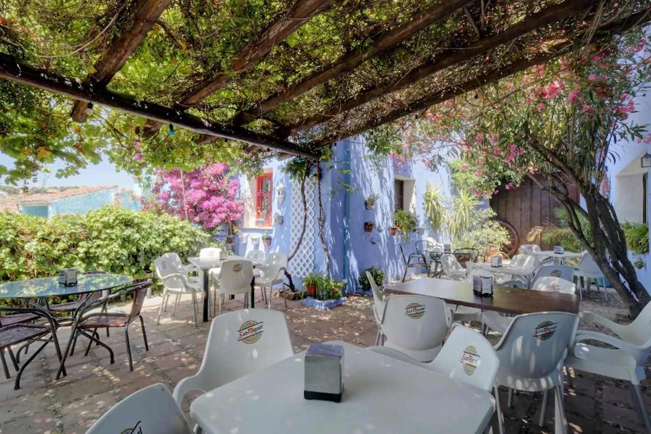Hotel Restaurante Bandolero 2*, Juzcar Spain